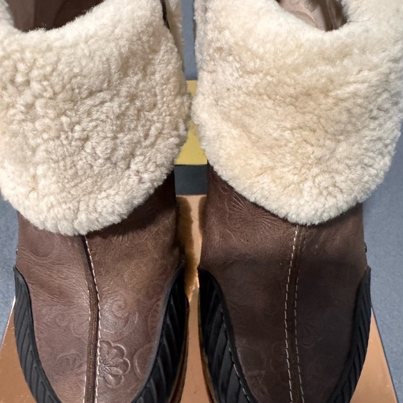 Jambu Tan Shearling Lined Mules - Picture 5 of 11